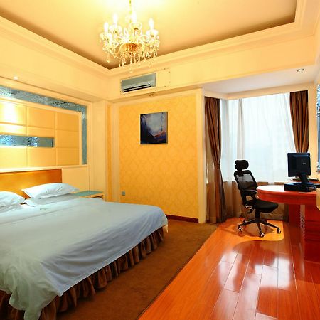 Bluesky Hotel Гуанчжоу Экстерьер фото