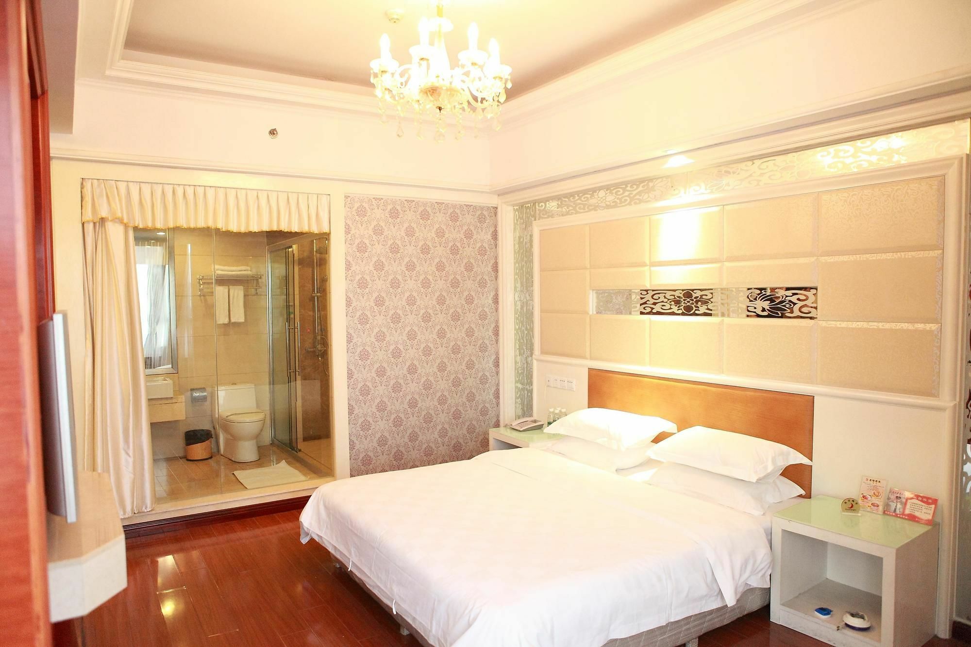 Bluesky Hotel Гуанчжоу Экстерьер фото