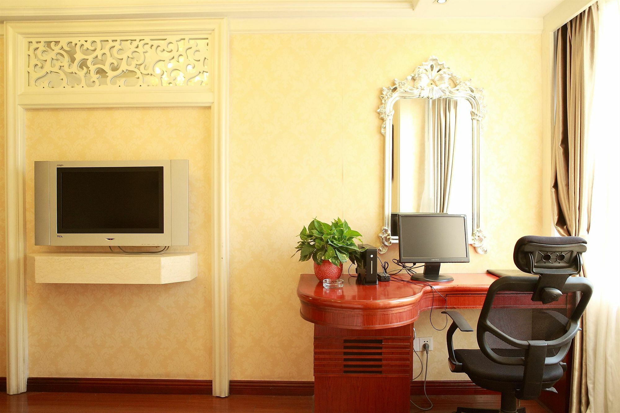 Bluesky Hotel Гуанчжоу Экстерьер фото