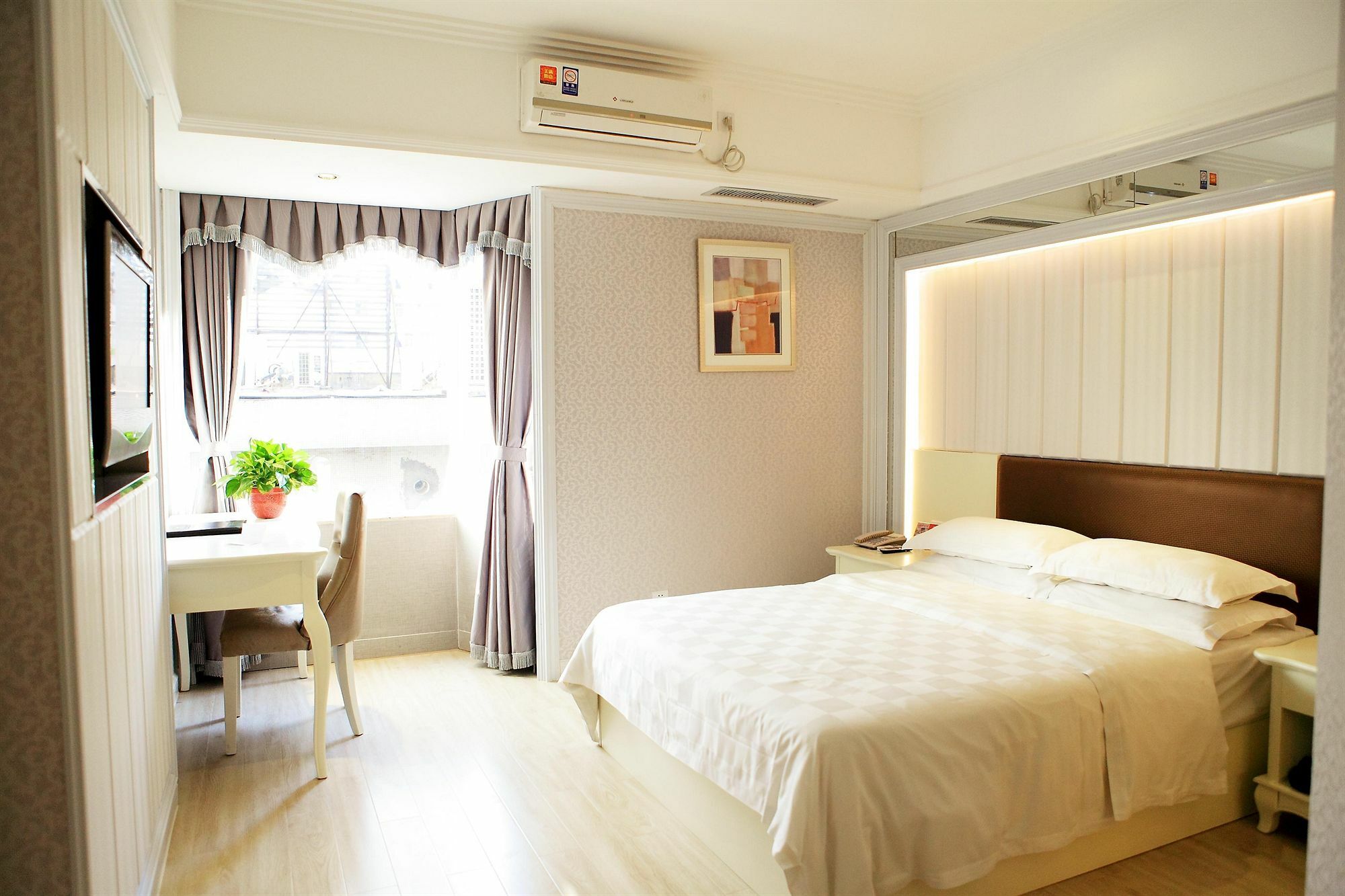 Bluesky Hotel Гуанчжоу Экстерьер фото