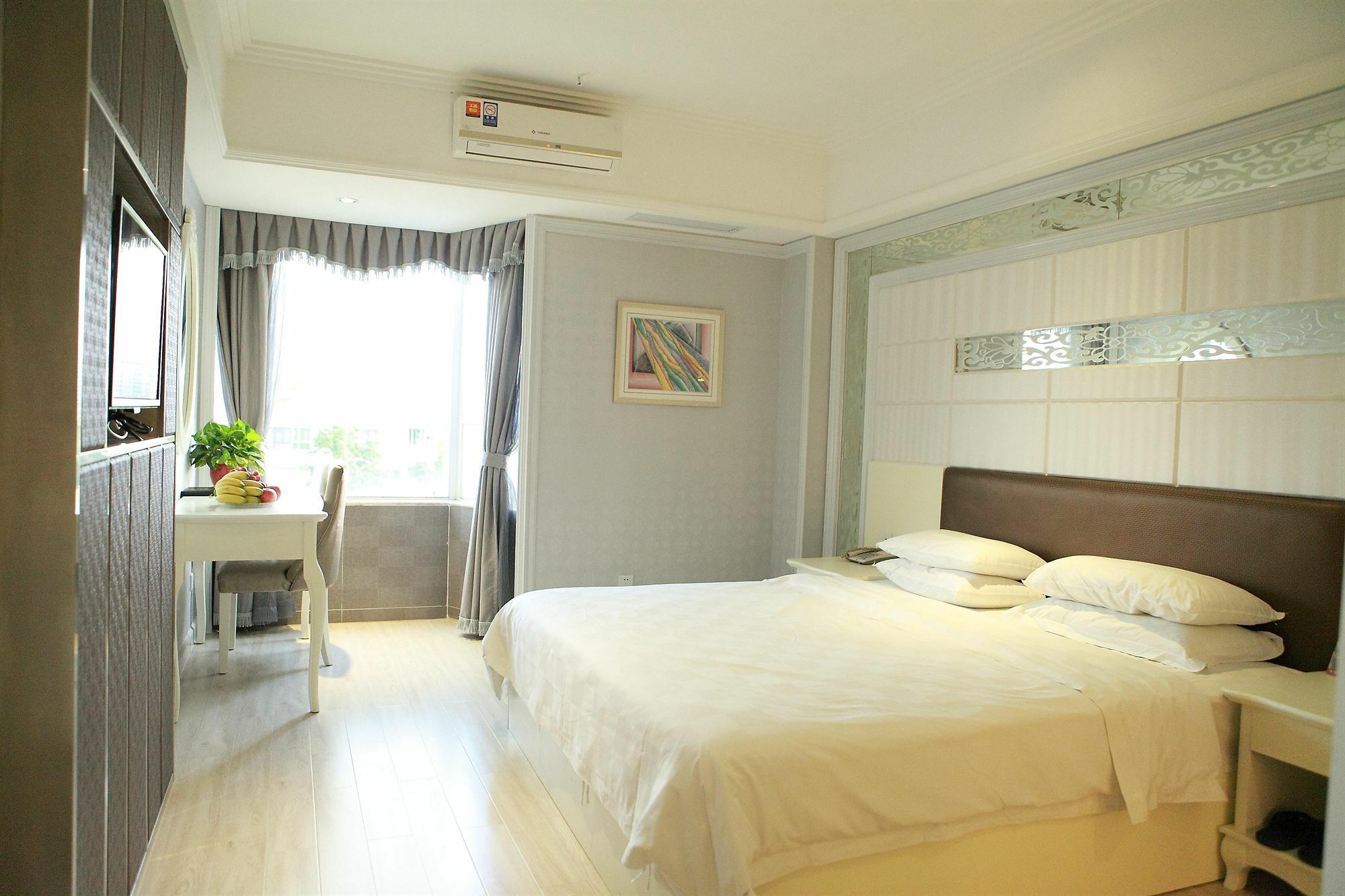 Bluesky Hotel Гуанчжоу Экстерьер фото