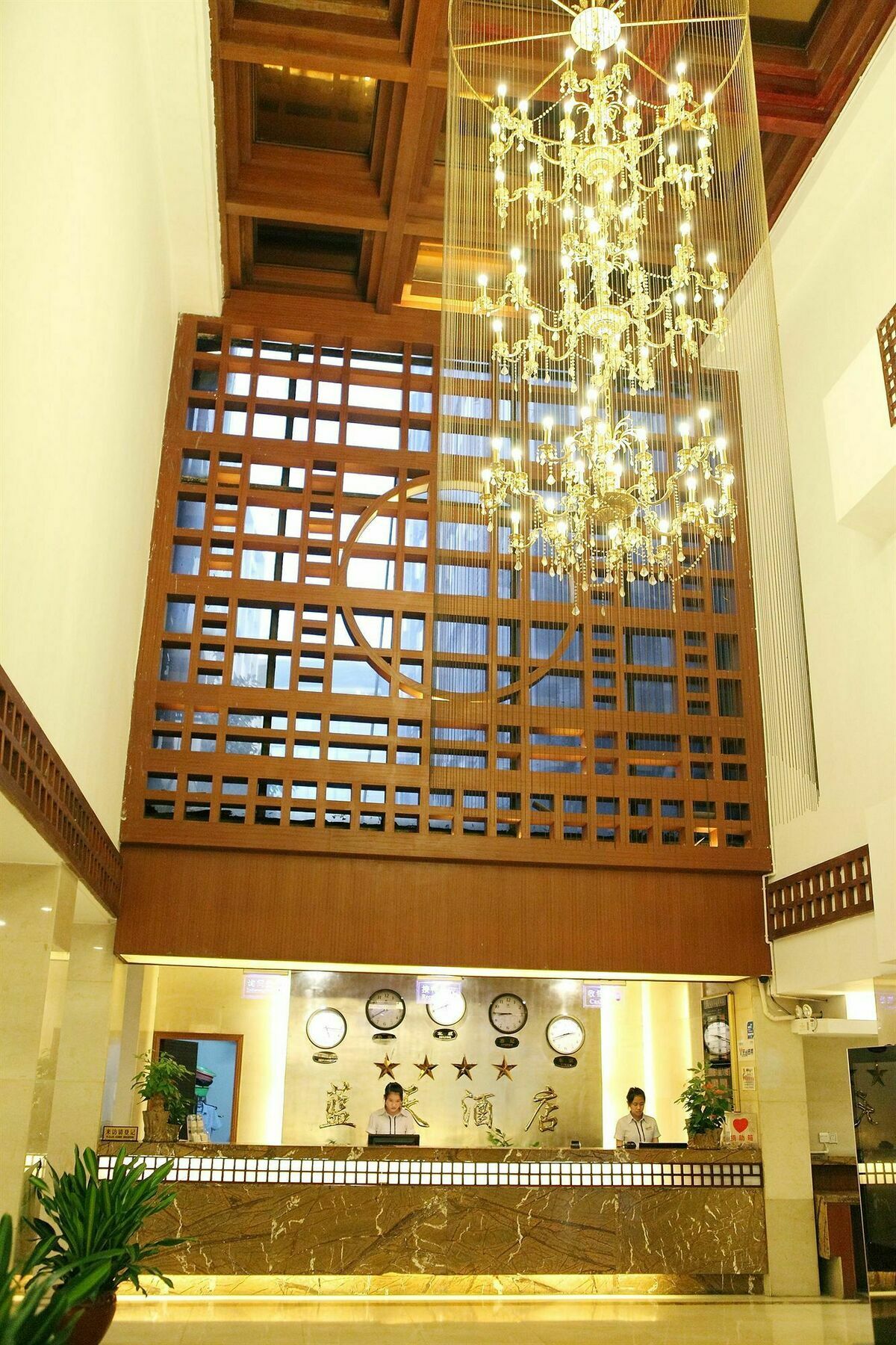 Bluesky Hotel Гуанчжоу Экстерьер фото